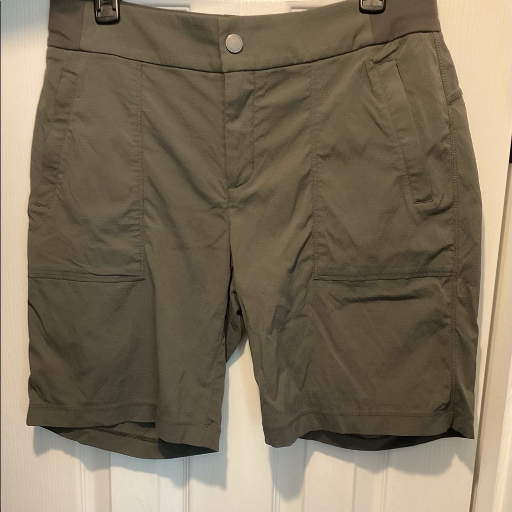 Athleta Trekkie Bermuda Shorts 10